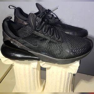 Nike 270 triple black